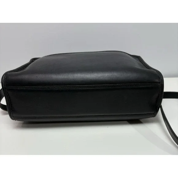 Vintage 80's Coach Swagger 9820 NYC Black Leather Crossbody Shoulder Bag - Picture 6 of 15